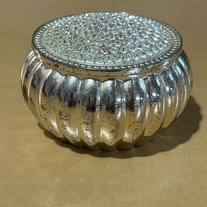 Heirloom jewelry box with rhinestone lid